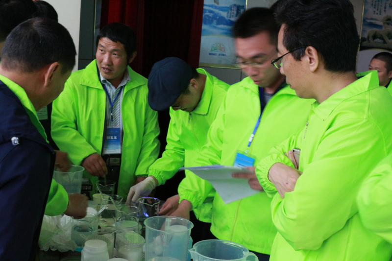 營(yíng)養(yǎng)液配置.JPG 營(yíng)養(yǎng)液配置.JPG