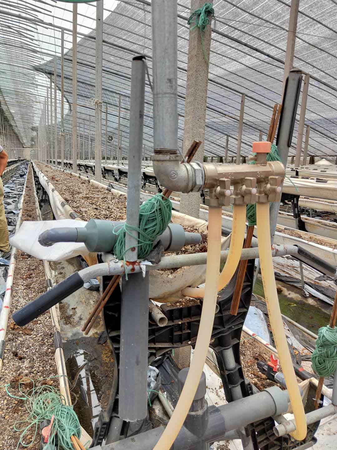 施肥系統(tǒng).jpg 施肥系統(tǒng).jpg