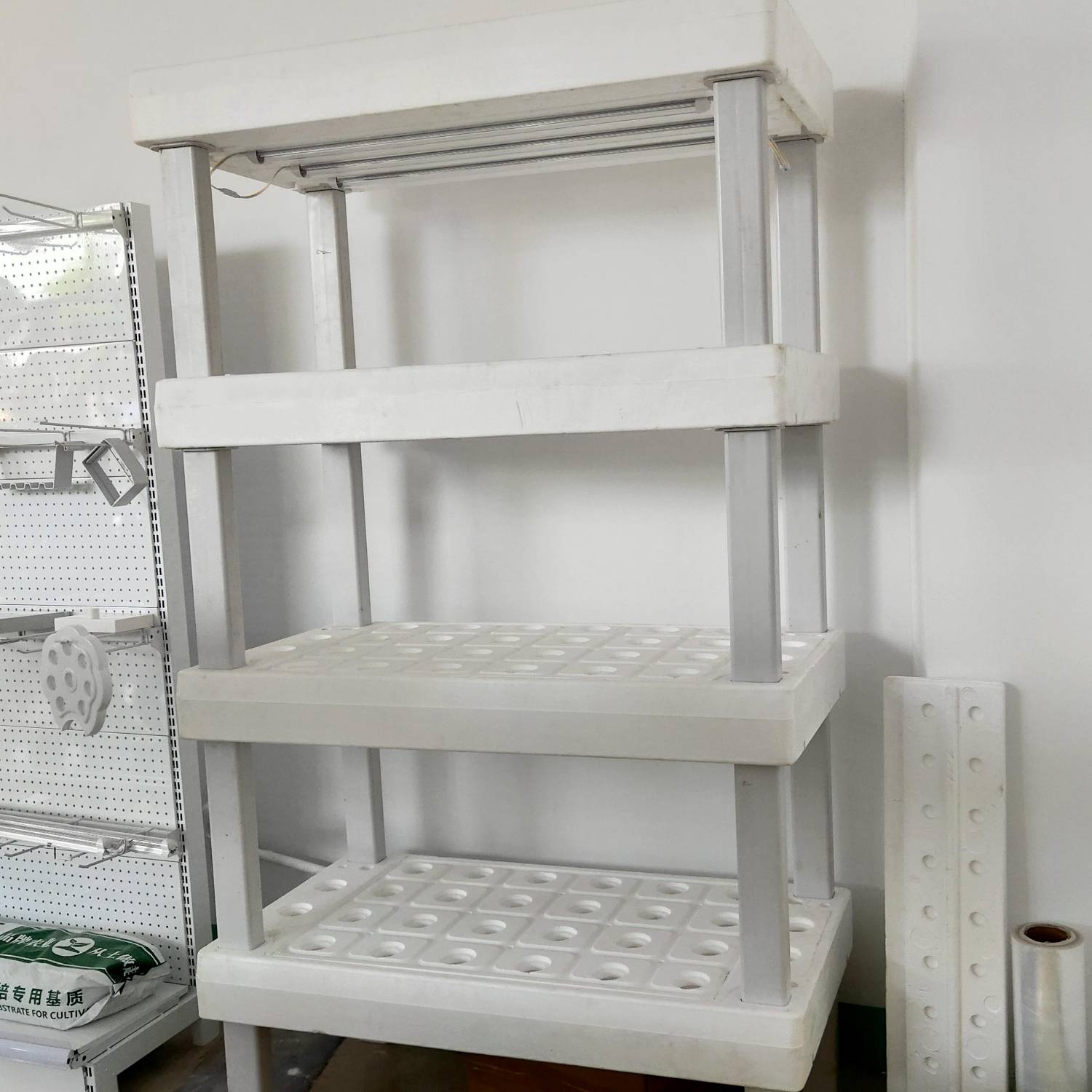 家庭植物工廠.jpg 家庭植物工廠.jpg